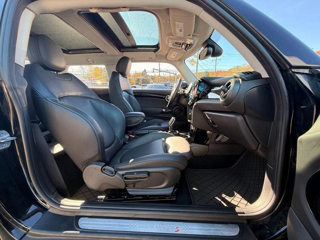 Photo of 2023 Midnight Black MINI Hardtop