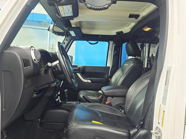 Photo of 2016 Bright White Clearcoat Jeep Wrangler Unlimited