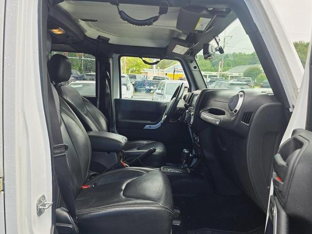Photo of 2016 Bright White Clearcoat Jeep Wrangler Unlimited
