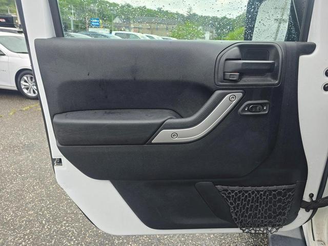 Photo of 2016 Bright White Clearcoat Jeep Wrangler Unlimited