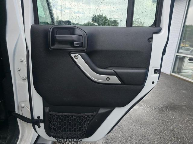 Photo of 2016 Bright White Clearcoat Jeep Wrangler Unlimited