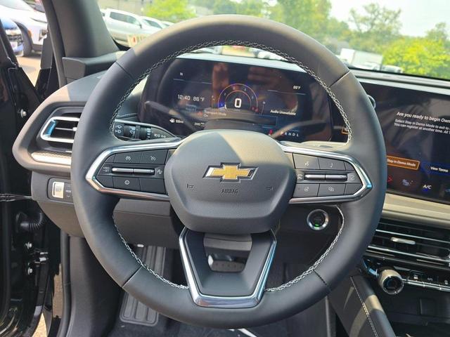 Photo of 2026 Mosaic Black Metallic Chevrolet Traverse