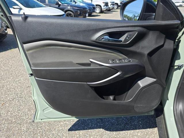 Photo of 2024 Green Chevrolet Trax