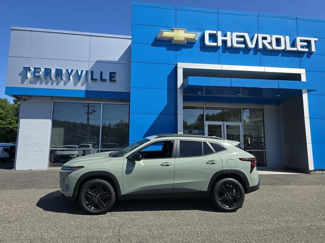 Photo of 2024 Green Chevrolet Trax