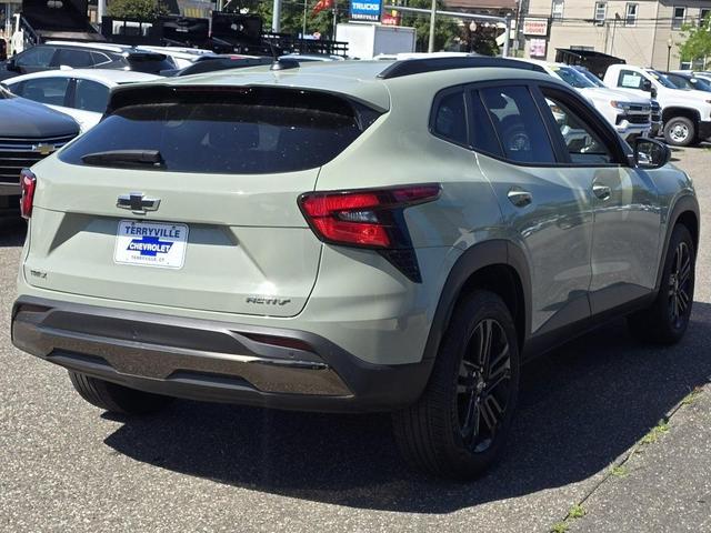 Photo of 2024 Green Chevrolet Trax