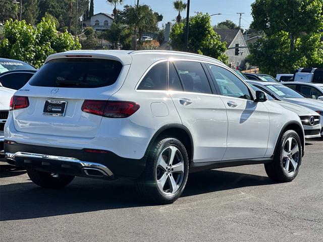 Photo of 2022 Polar White Mercedes-Benz GLC 300