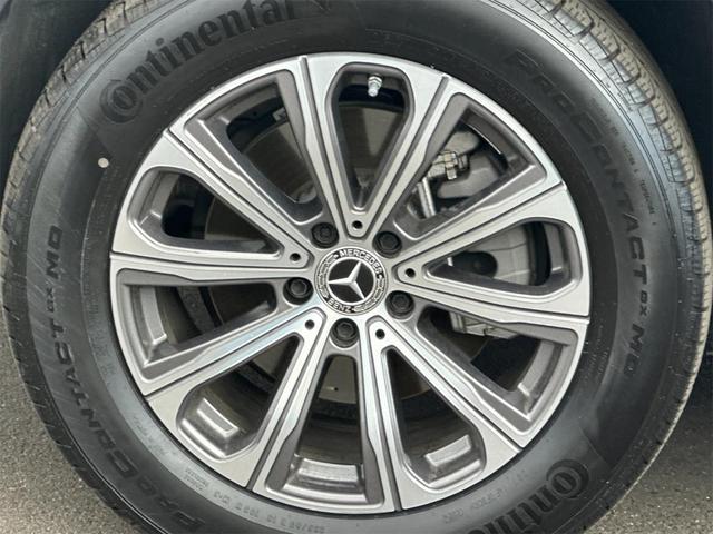 Photo of 2025 Black Mercedes-Benz GLC 300