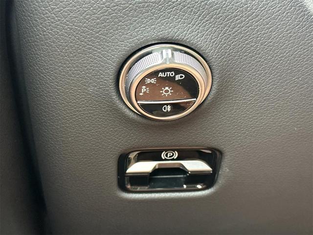 Photo of 2025 Black Mercedes-Benz GLC 300