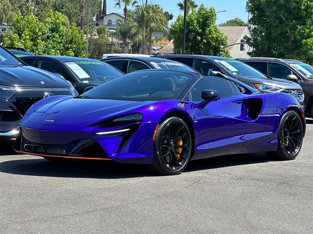 Photo of 2025 Lantana Purple McLaren Artura