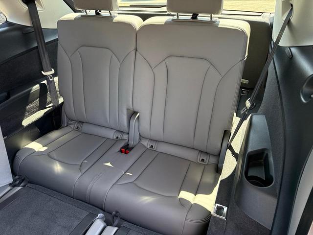 Photo of 2024 Waitomo Blue Metallic Audi Q7
