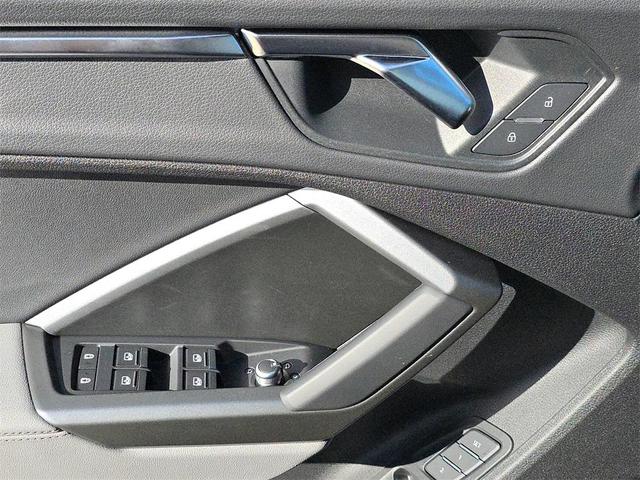 Photo of 2025 Arkona White Audi Q3