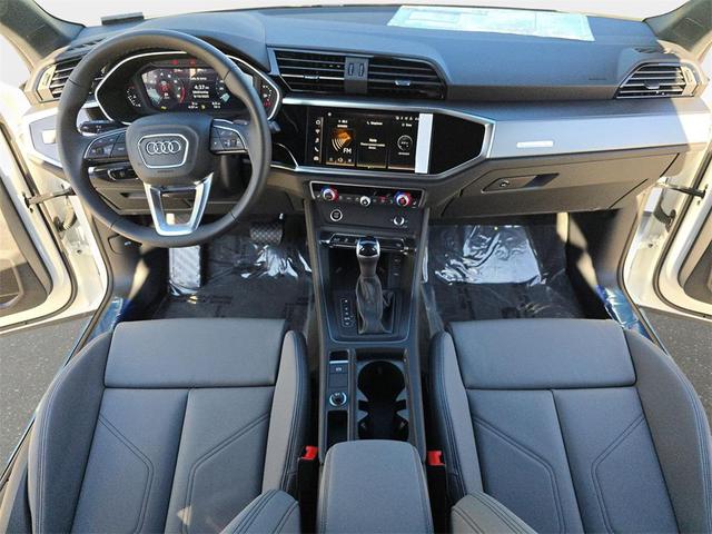 Photo of 2025 Arkona White Audi Q3