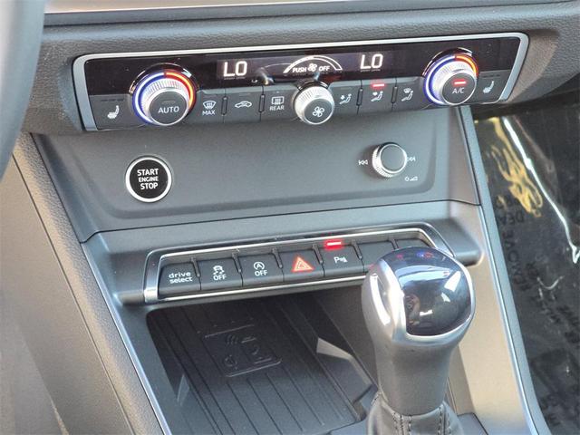 Photo of 2025 Arkona White Audi Q3