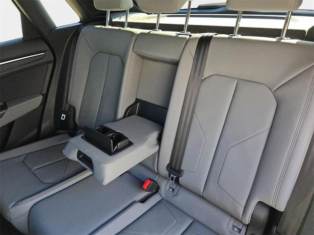 Photo of 2025 Arkona White Audi Q3