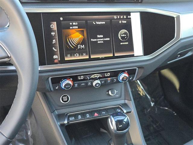 Photo of 2025 Arkona White Audi Q3