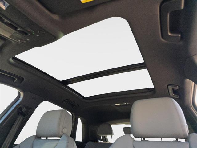 Photo of 2025 Arkona White Audi Q3