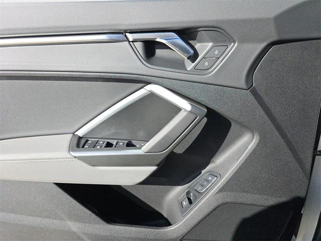 Photo of 2025 Arkona White Audi Q3