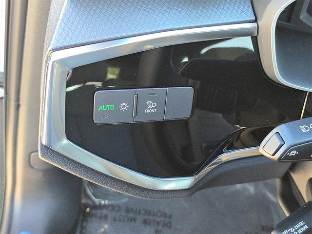 Photo of 2025 Arkona White Audi Q3