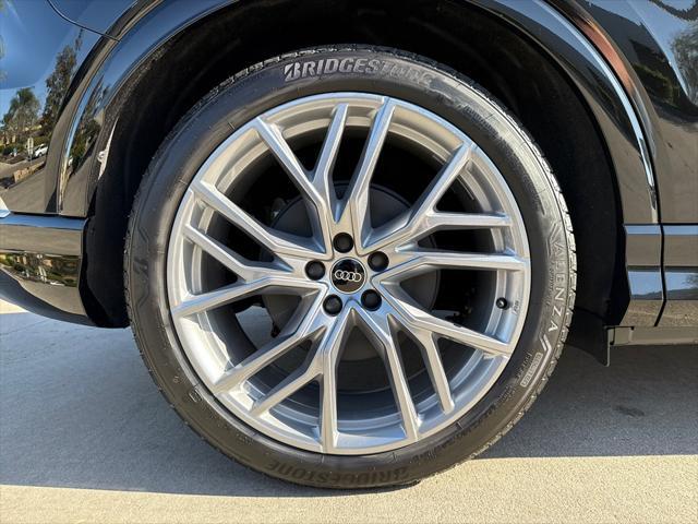 Photo of 2025 Mythos Black Metallic Audi Q4 e-tron