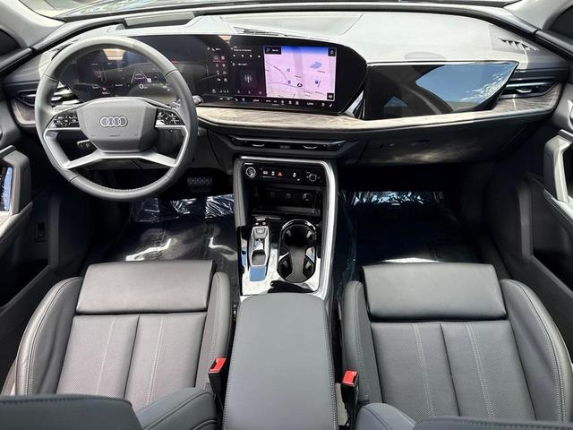 Photo of 2025 Tambora Gray Metallic Audi Q5