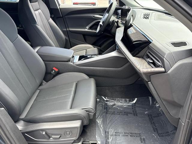 Photo of 2025 Tambora Gray Metallic Audi Q5