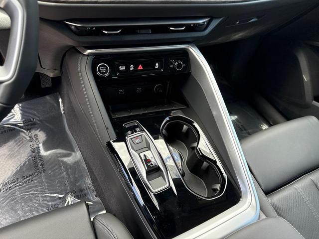 Photo of 2025 Tambora Gray Metallic Audi Q5