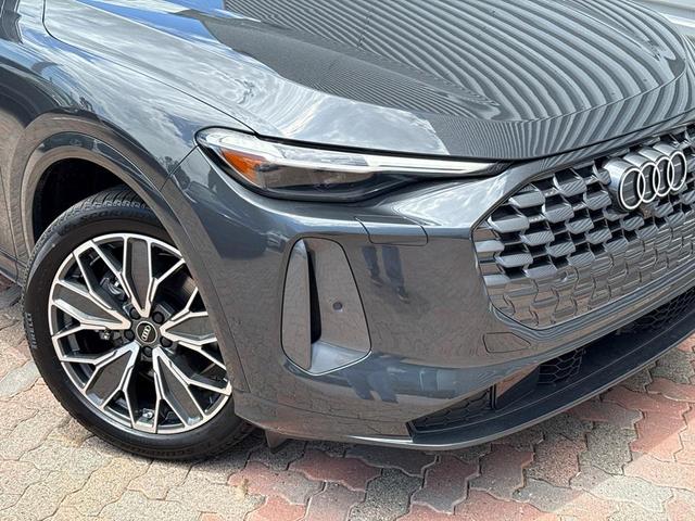 Photo of 2025 Tambora Gray Metallic Audi Q5