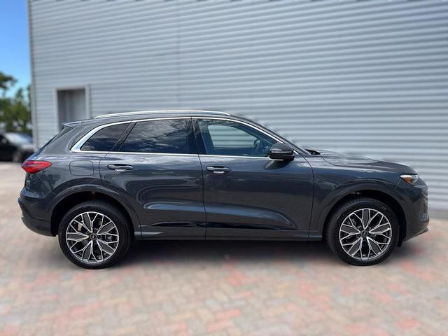 Photo of 2025 Tambora Gray Metallic Audi Q5
