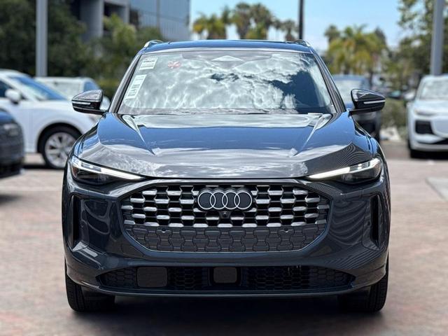 Photo of 2025 Tambora Gray Metallic Audi Q5