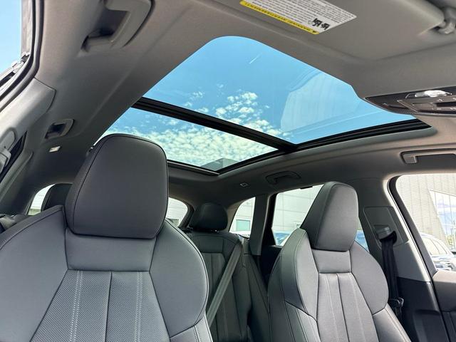 Photo of 2025 Tambora Gray Metallic Audi Q5
