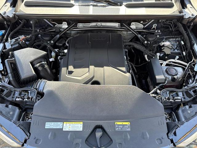 Photo of 2025 Tambora Gray Metallic Audi Q5