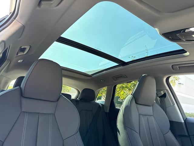 Photo of 2025 Tambora Gray Metallic Audi Q5