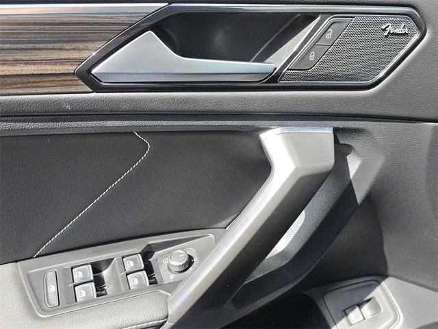 Photo of 2022 Oryx White Pearl Volkswagen Tiguan