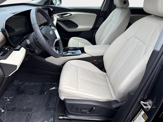 Photo of 2025 Manhattan Gray Metallic Audi Q6 e-tron