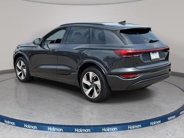 Photo of 2025 Manhattan Gray Metallic Audi Q6 e-tron