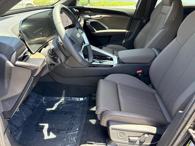 Photo of 2025 Mythos Black Metallic Audi Q5