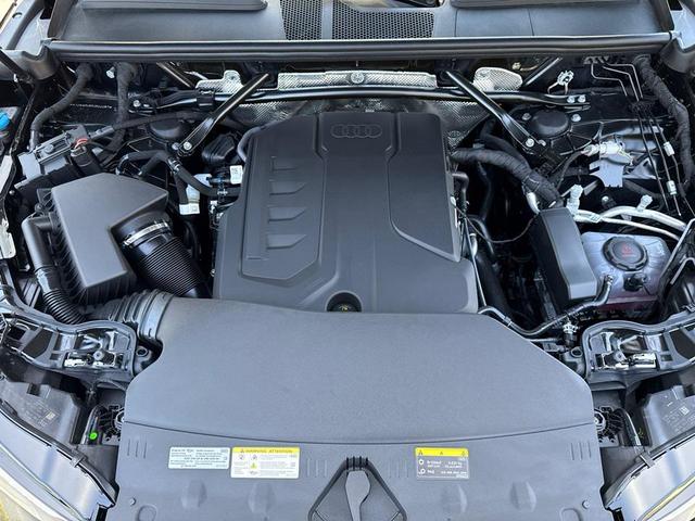 Photo of 2025 Mythos Black Metallic Audi Q5