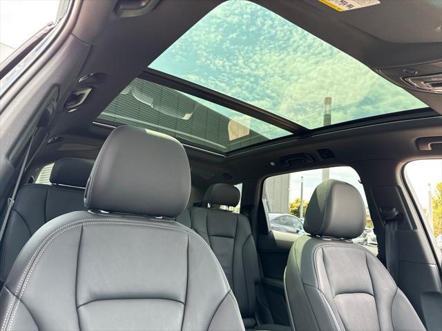 Photo of 2025 Mythos Black Metallic Audi Q7