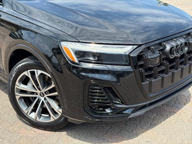 Photo of 2025 Mythos Black Metallic Audi Q7