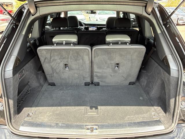 Photo of 2025 Mythos Black Metallic Audi Q7
