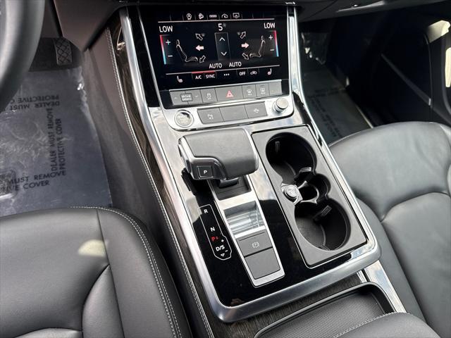 Photo of 2025 Mythos Black Metallic Audi Q7