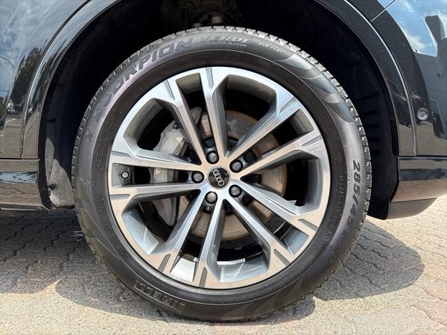 Photo of 2025 Mythos Black Metallic Audi Q7