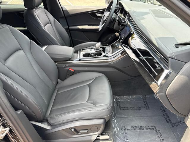 Photo of 2025 Mythos Black Metallic Audi Q7
