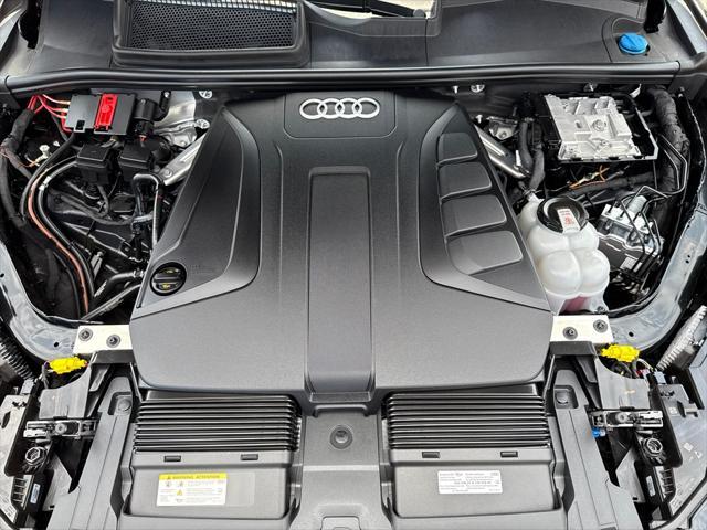 Photo of 2025 Mythos Black Metallic Audi Q7