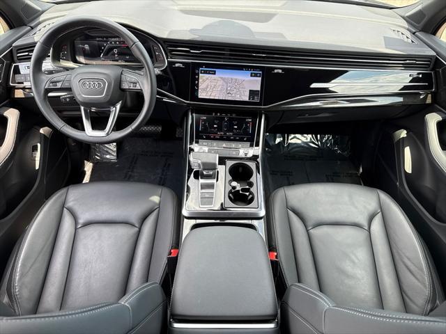 Photo of 2025 Mythos Black Metallic Audi Q7