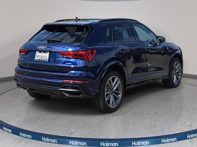 Photo of 2024 Navarra Blue Metallic Audi Q3
