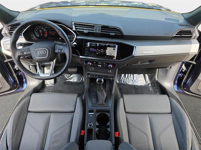 Photo of 2024 Navarra Blue Metallic Audi Q3