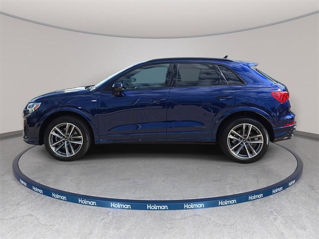 Photo of 2024 Navarra Blue Metallic Audi Q3