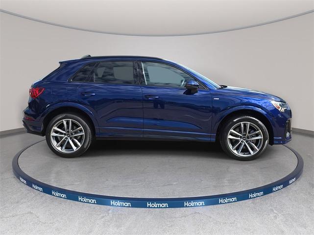 Photo of 2024 Navarra Blue Metallic Audi Q3