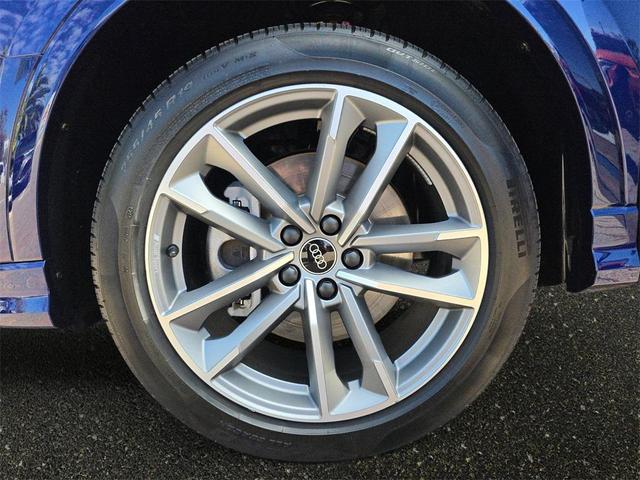Photo of 2024 Navarra Blue Metallic Audi Q3